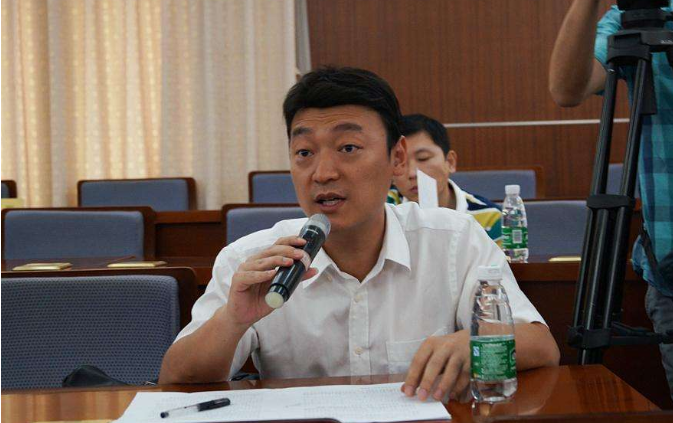 洛阳一成人用品店开学校附近 孩子进店买成人杂志