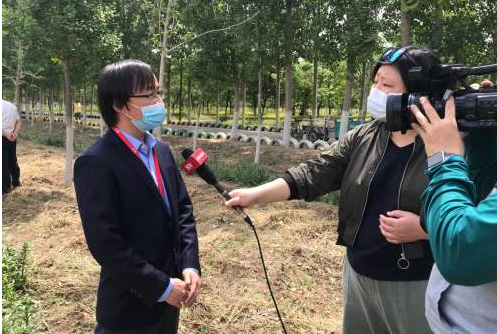 洛阳村民自发献爱心 失去奶奶的小佳浩生活获照顾
