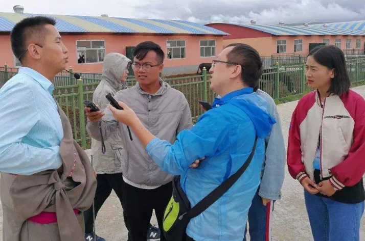 洛阳王城公园600余种牡丹绽放 牡丹打花伞延长花期