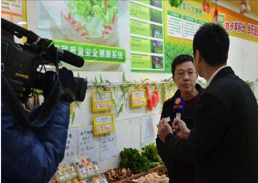 洛阳一成人用品店开学校附近 孩子进店买成人杂志