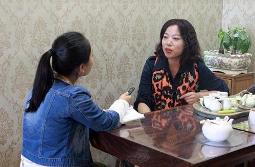 洛阳一成人用品店开学校附近 孩子进店买成人杂志