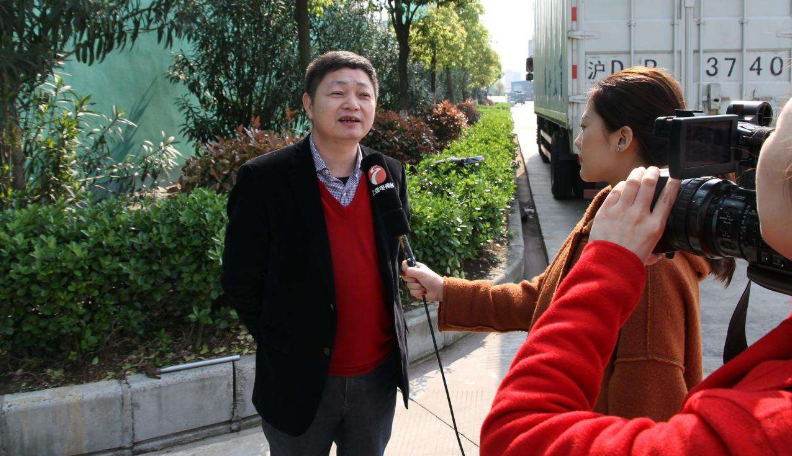 黄河边一7岁男孩落水 两名大学生施救一人失踪
