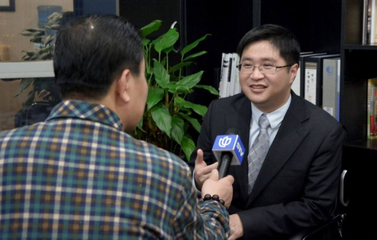 洛阳一成人用品店开学校附近 孩子进店买成人杂志