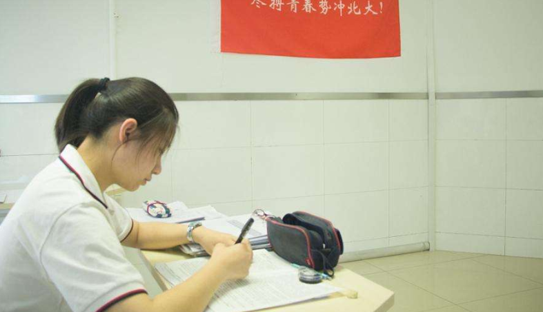 洛阳籍歌手田华将为贫困山区援建音乐教室