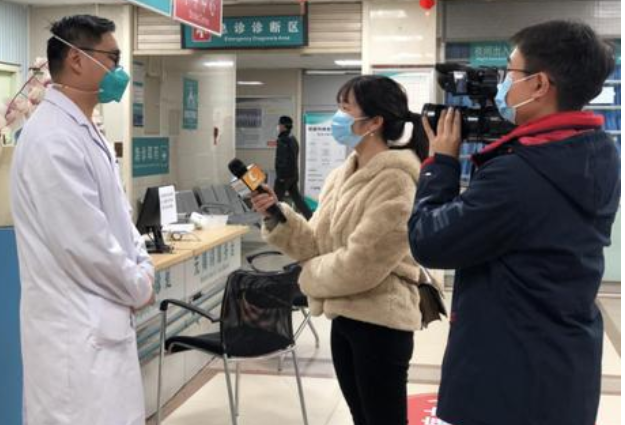 爱心人士帮助患先天性白内障汝阳母女洛阳就诊
